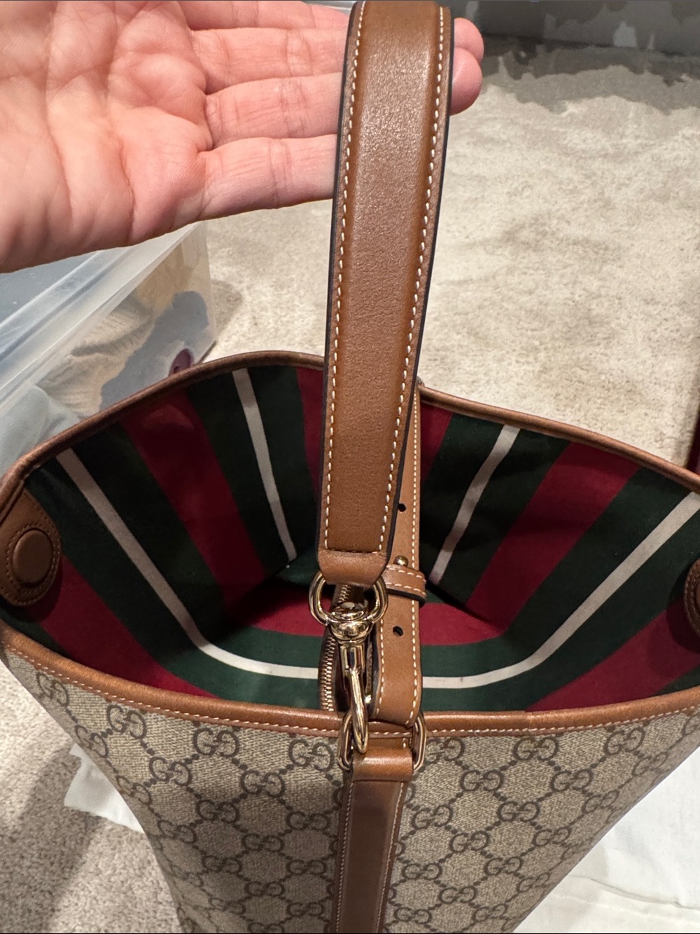 Authentic Gucci Beige GG Canvas Medium Bucket Bag with Chestnut Trim - Picture 9 of 16